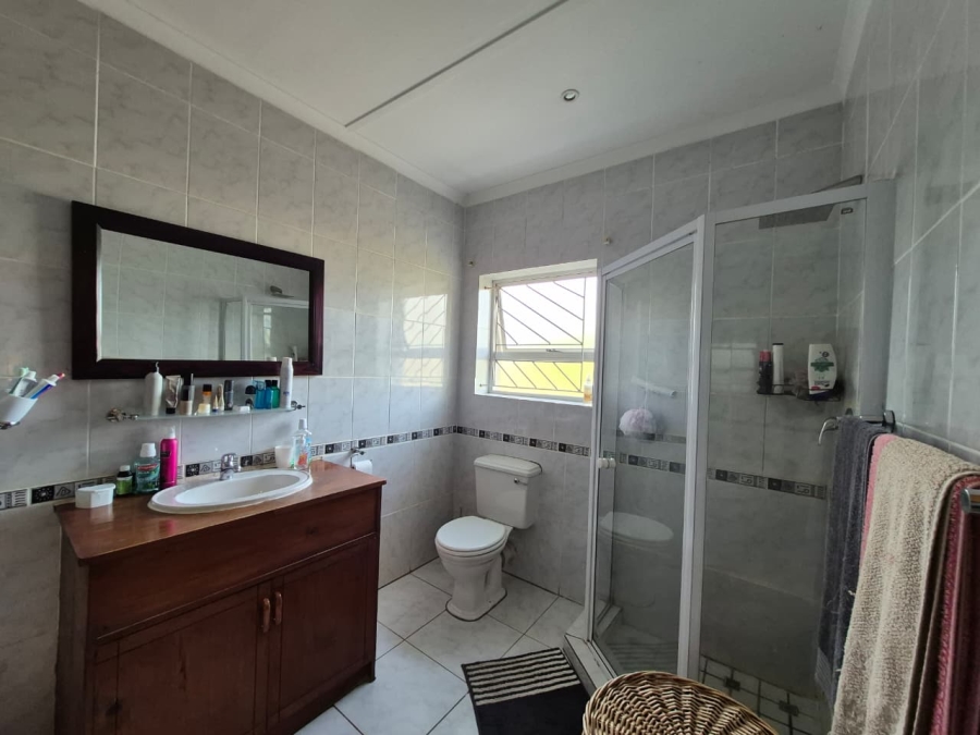 4 Bedroom Property for Sale in Langerug Western Cape